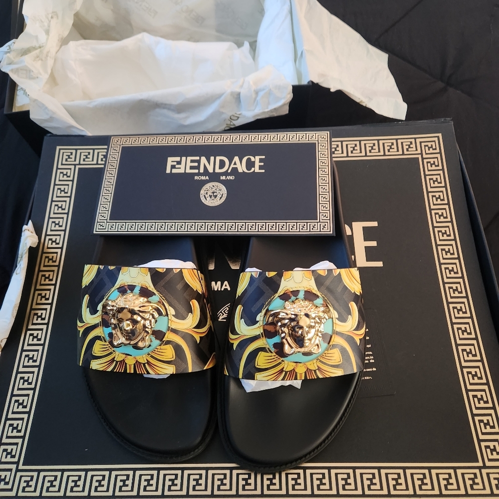 Pool slide calf print